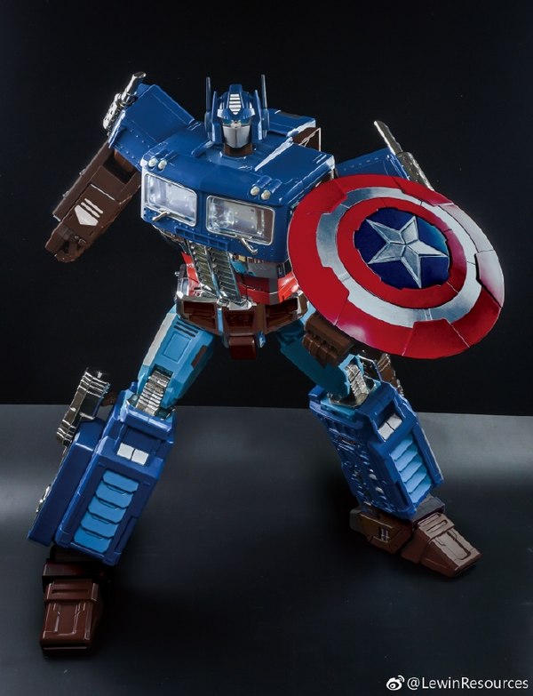 Transformers Mp10 Captain America Style Optimus Prime  (2 of 9)